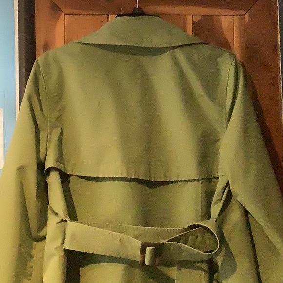 Gorgeous Green Trenchcoat - Picture 3 of 7
